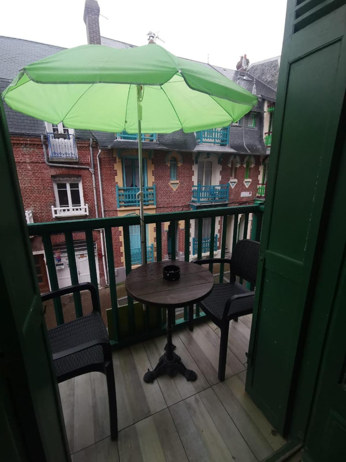 Appartement Avec Balcon Au 1Er Etage Vue Laterale Mer A 50 Metres De La Plage A Mers Les Bains. Zewnętrze zdjęcie